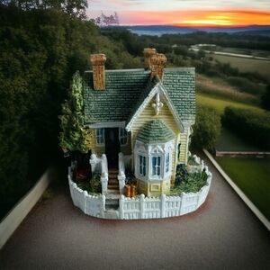 VNTG House Reverend Muir’s Cottage Figurine Liberty Falls Collectible Monument